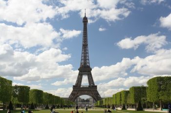 Location d'autobus avec chauffeur à Paris: une solution avantageuse